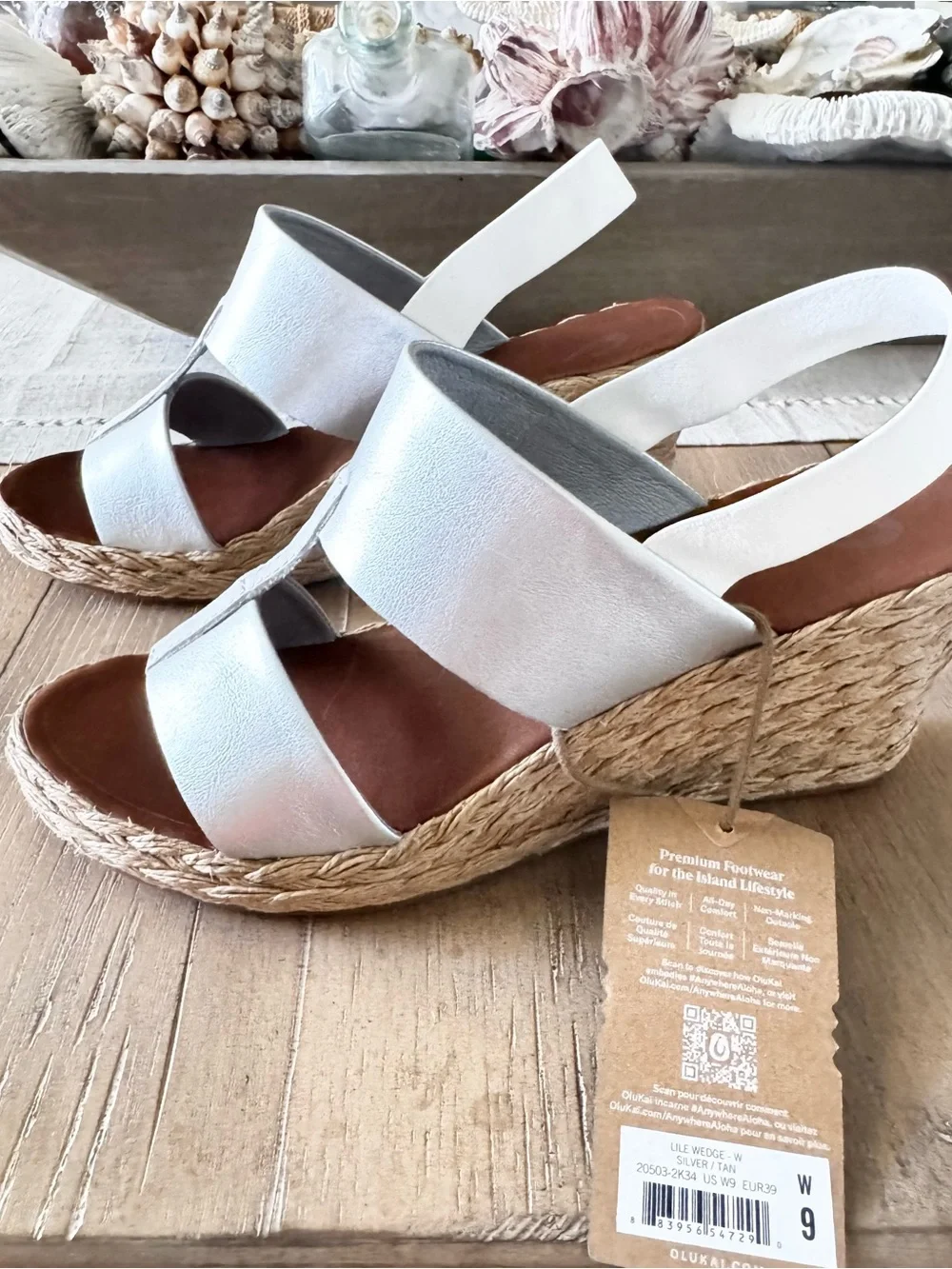 Tommy Bahama/OluKai Lile Wedge Sandals, Silver/White, NWT, Women’s Size 9